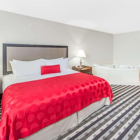 Ramada By Wyndham Springfield North Hotell Eksteriør bilde