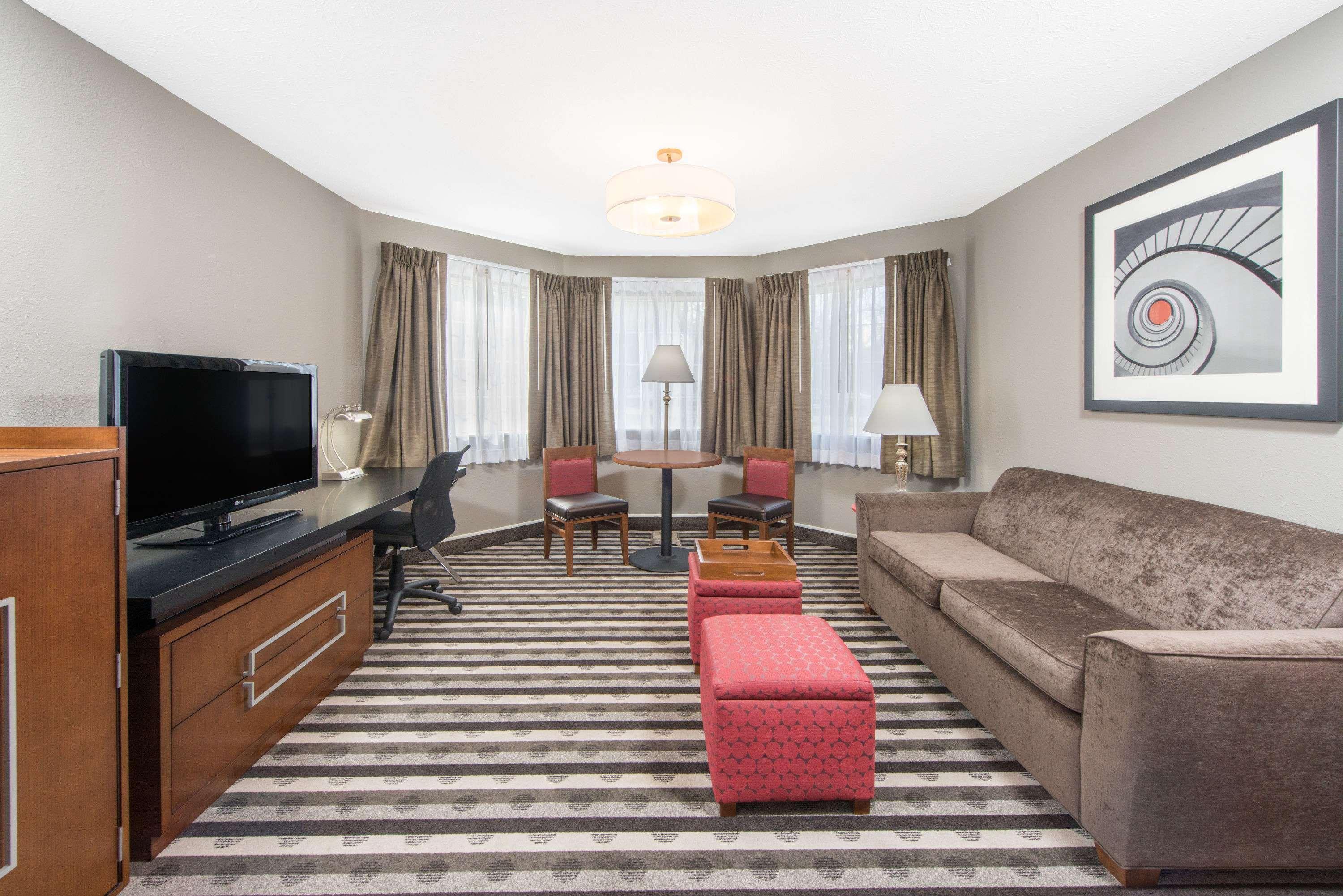 Ramada By Wyndham Springfield North Hotell Eksteriør bilde