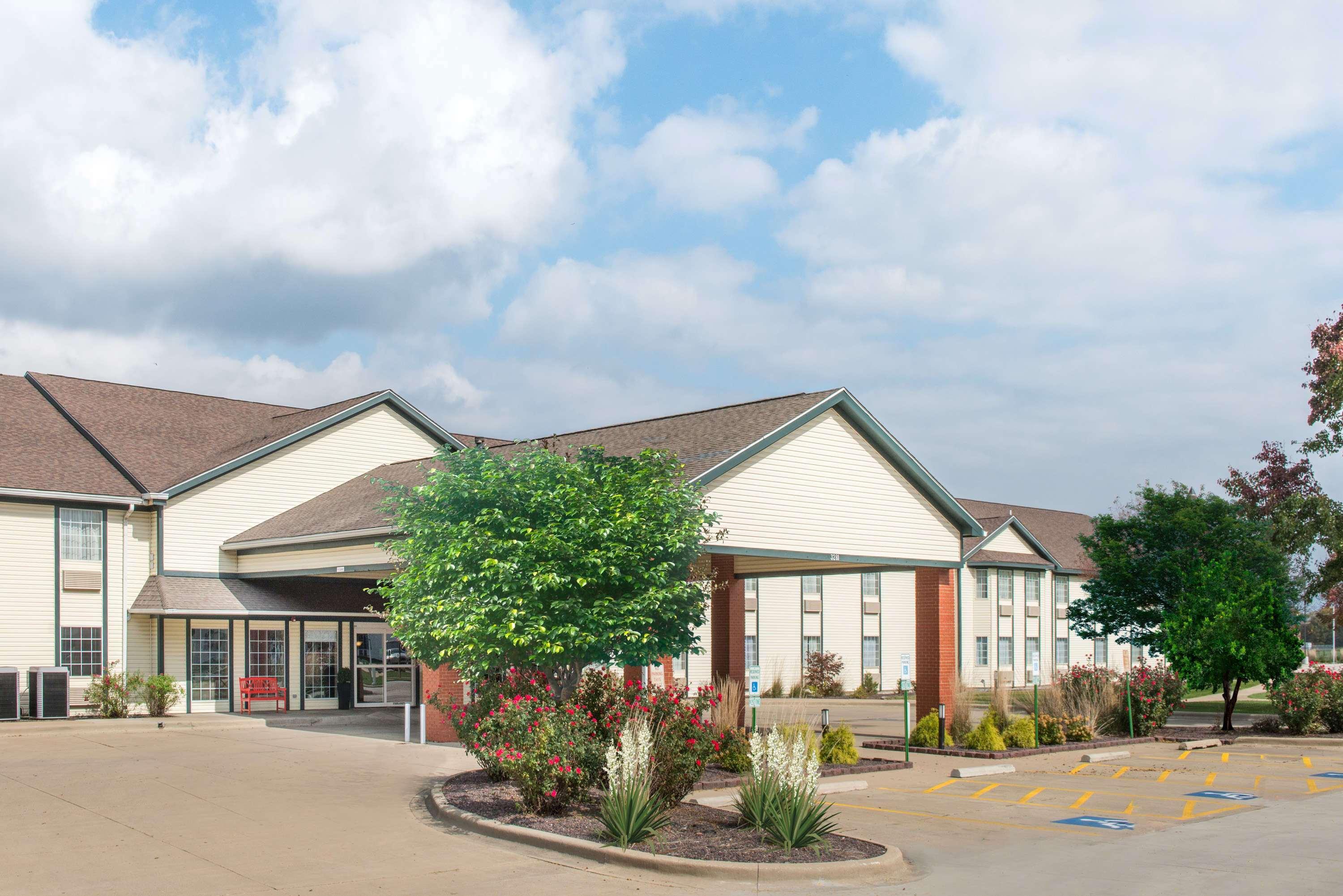 Ramada By Wyndham Springfield North Hotell Eksteriør bilde