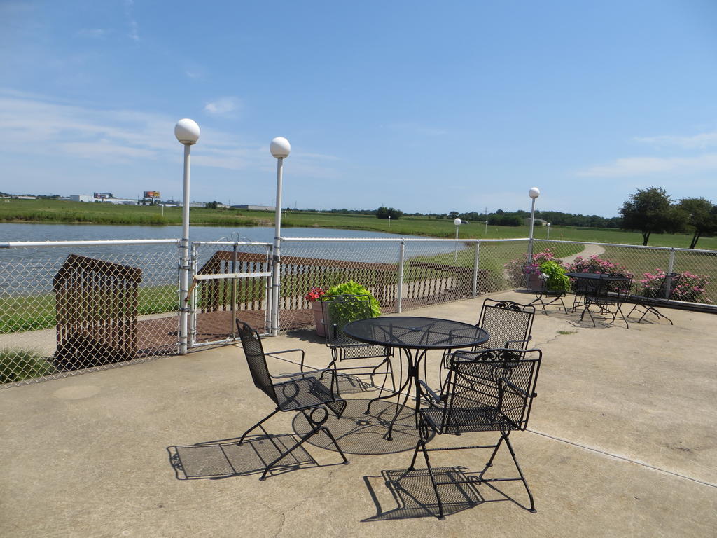 Ramada By Wyndham Springfield North Hotell Eksteriør bilde